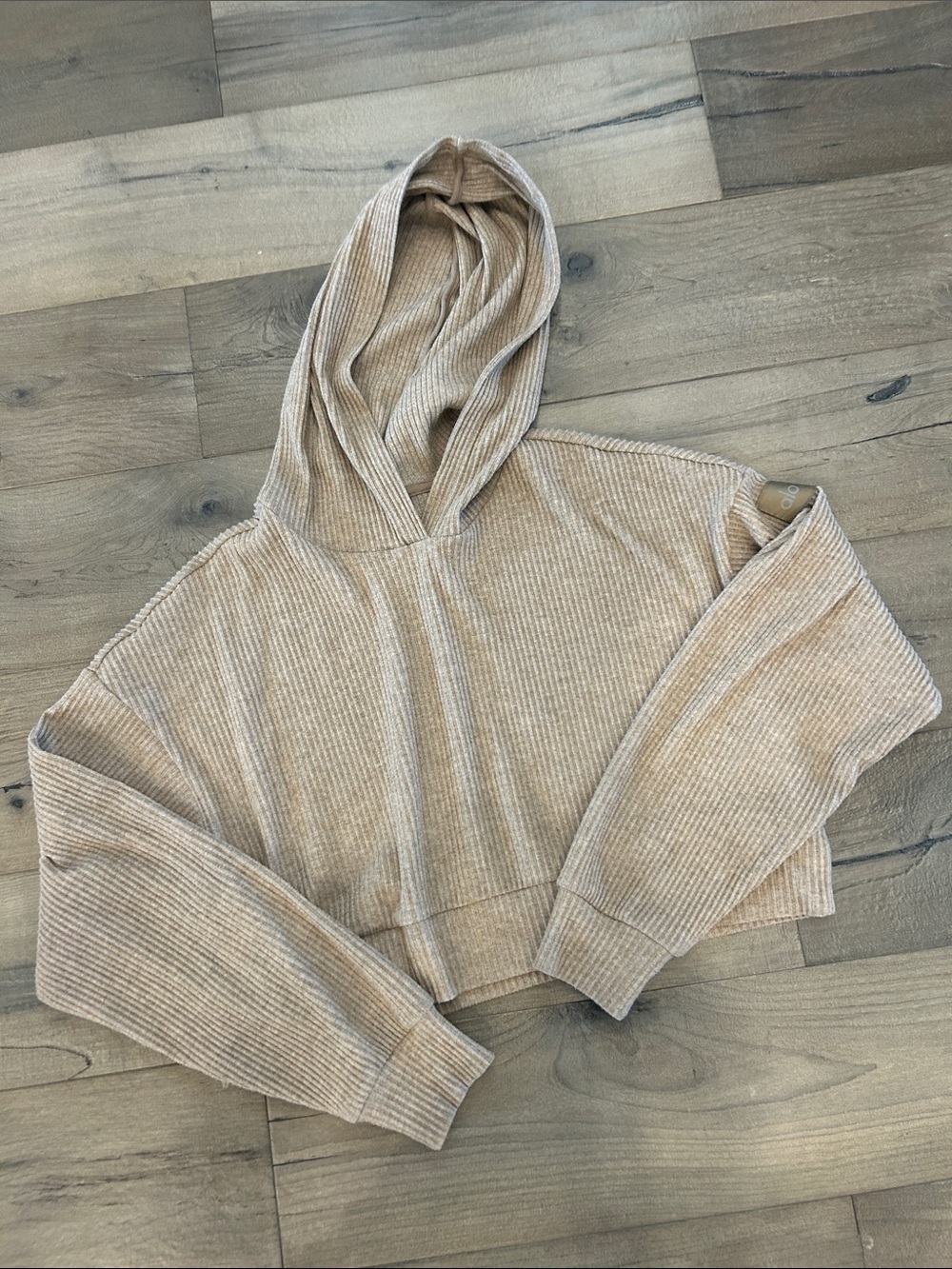 Alo Hooded Ribbed Cropped Sweatshirt - Beige Muse